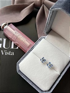 Brinco em formato de flor acqua