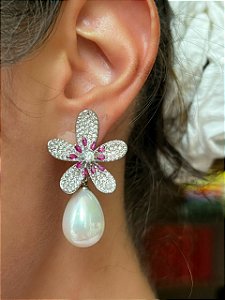 Brinco de flor com pérola Shell