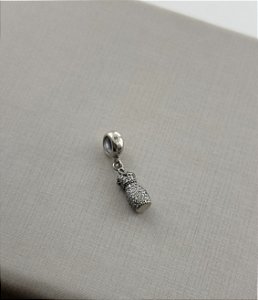 Berloque vestido cravejado na prata 925