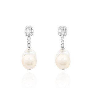 Brinco de pérolas na prata 925