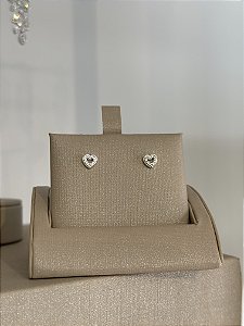 Brinco de coração vazado cravejado na prata 925