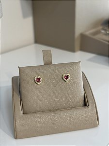 Brinco coração rubi