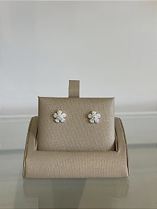 Brinco flor baquetada na prata 925