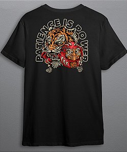 Camiseta Preta Patience is Power
