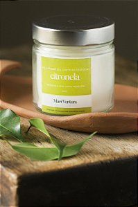 Vela aromatizada com óleo essencial de Citronela