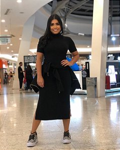 vestido canelado midi com fenda