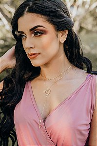 Colar coração e flecha com ponto de luz banhado a ouro 18K