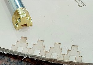 PINO LATÃO Castelinho 064