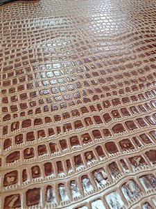 Couro Bovino Estampo Croco whisky 1MM ESPESSURA 2,30mt quadrado meia banda