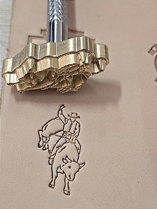 PINO LATÃO  P174 Boi montado rodeio  3cm