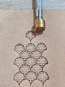 PINO LATÃO P096 Gota Pele de Arraia