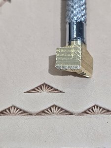 PINO LATÃO P402 meio losango (16mm x0,45mm)