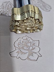 PINO DE LATÃO Rosa Desabrochando P140 3cm por 3cm