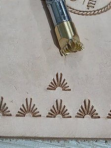 PINO DE LATÃO P440 - 1cm x 0,8cm TRIANGULO