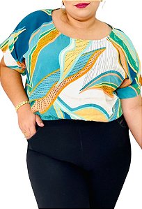 Blusa Plus Size Feminina de Viscolinho com Decote Canoa Elástico na Cintura e Manga Raglan Estampada Verde