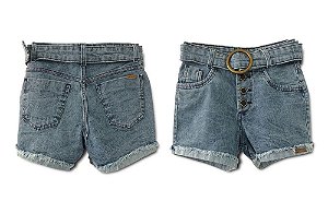 Short Feminino Jeans Claro Lavado com Cinto Fivela em Metal Bolso Falso Frontal 98 % Algodão e 2% Elastano