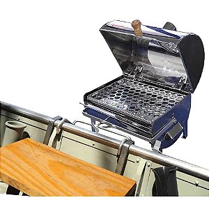 Churrasco no barco: Churrasqueira para barco Bafinho inox 40x25 + Mesa para corte pq