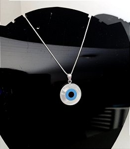 Colar com pingente olho grego G em madre pérola prata