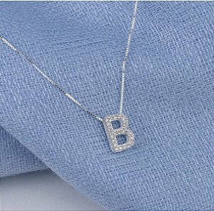 Colar com pingente Letra B cravejado prata 925