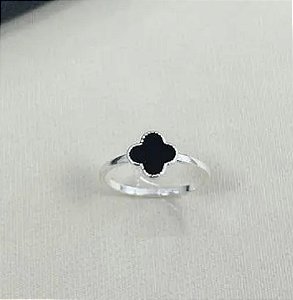 Anel Trevo Preto delicado
