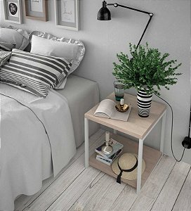 Mesa de apoio com base metálica branca