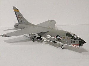 RARO! Vought F-8E Crusader - 1:72
