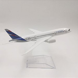 Boeing 787 LATAM - 1:400