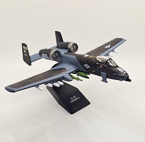 A-10 com PINTURA ESPECIAL - 1:72 (25CM)