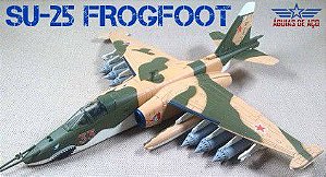 SUKHOI SU-25 FROGFOOT (RARO) - Com ALTA carga de combate - 1:72 (28cm)