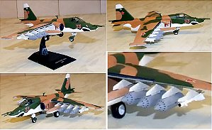 SUKHOI SU-25 FROGFOOT (RARO) - Com ALTA carga de combate - 1:72 (28cm)