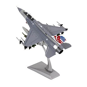 F-16 Fighting Falcon  - 1:72  - DESCONTÃO! (embalagem amassada)