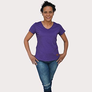 camiseta gola v roxa