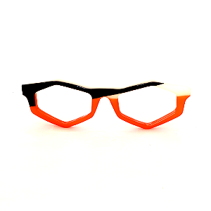 Óculos de Grau Gustavo Eyewear G153 8 nas cores preto, branco e laranja, com as hastes brancas. Origem