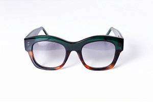 Óculos de Sol G58 3 em Animal Print e verde, hastes animal print e lentes cinza.