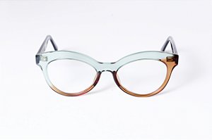 Óculos de Grau G38 8 nas cores acqua e caramelo, hastes pretas.