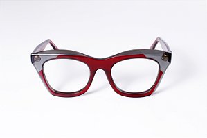 Óculos de Grau Gustavo Eyewear G69 21 nas cores vinho e fumê, hastes vinho.