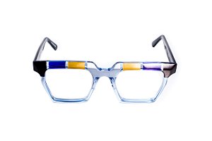Óculos de Grau G159 1 em tons de azul, películas douradas e prateadas e preto, com as hastes pretas.
