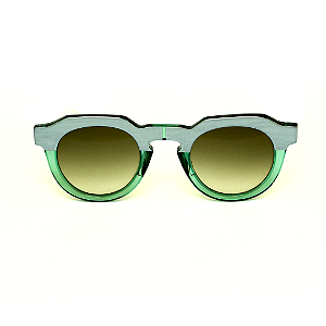 Óculos de Sol G66 4 nas cores prata e verde, com as hastes em animal print e lentes verdes. Modelo unisex