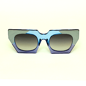 Óculos de Sol Gustavo Eyewear G137 8 nas azul e prata, hastes azuis e lentes cinza degrade.