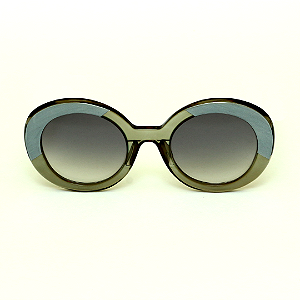 Óculos de Sol Gustavo Eyewear G61 1 nas cores prata e verde, hastes pretas e lentes cinza degrade. Outono Inverno.