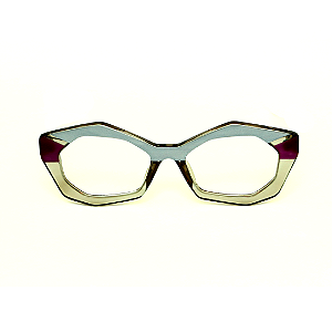 Óculos de Grau Gustavo Eyewear G53 2 nas cores prata, fumê e violeta, com as hastes marrom.