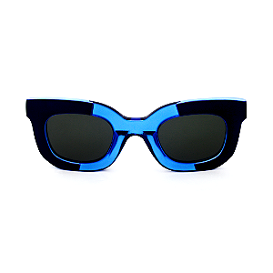 Óculos de Sol Gustavo Eyewear G31 1 em tons de azul, hastes pretas e lentes cinza