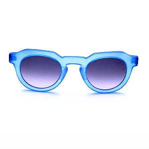 Óculos de Sol Gustavo Eyewear G66 2 azul com hastes pretas e lentes cinza degrade. Modelo unisex