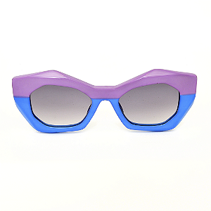 Óculos de Sol Gustavo Eyewear G108 2 violeta e azul. Hastes Animal Print e lentes cinza degrade.