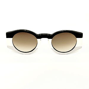 Óculos de Sol Gustavo Eyewear G02 2 Preto, branco e cinza. Hastes pretas e lentes cinza degrade. Black November