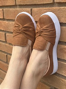 Tênis Slip On Nó Suede Caramelo