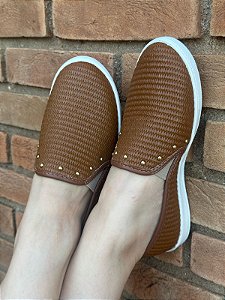 Tênis Slip On Palha Spike Caramelo
