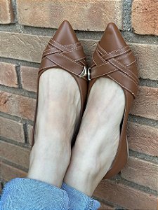 Sapatilha Bico Fino Broche Caramelo