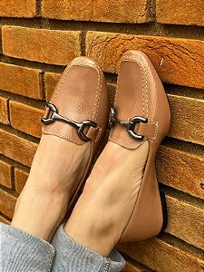 Mocassim Fivela Quadrada Nude Verniz