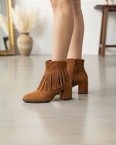 Bota Salto Bloco Camurça Franja Caramelo